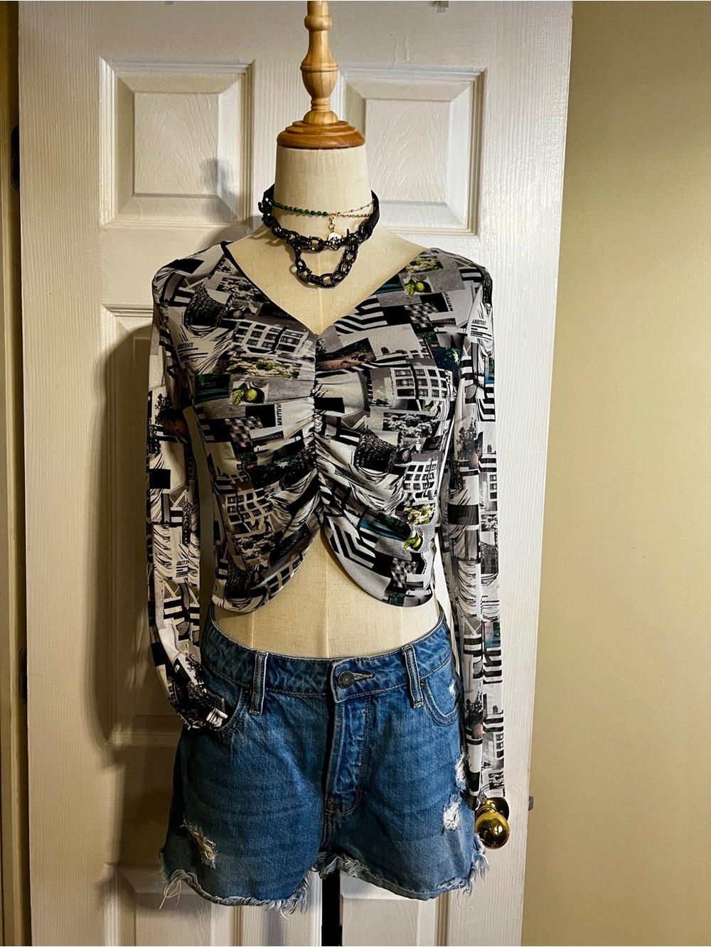 NUON‎ Wms Graphic Cityscape Sheer Mesh Ruched Crop Edgy Statement Gothic Top M